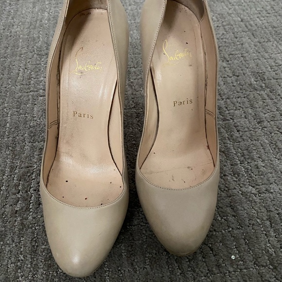 Shoes - Christian louboutin round toe used pumps